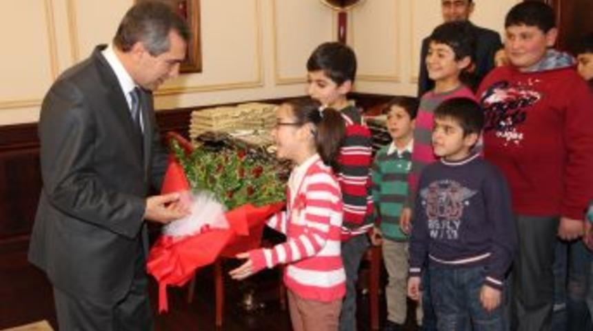 Vali Yazıcı, &Ccedil;ocuk Evleri Sakinlerini Ağırladı