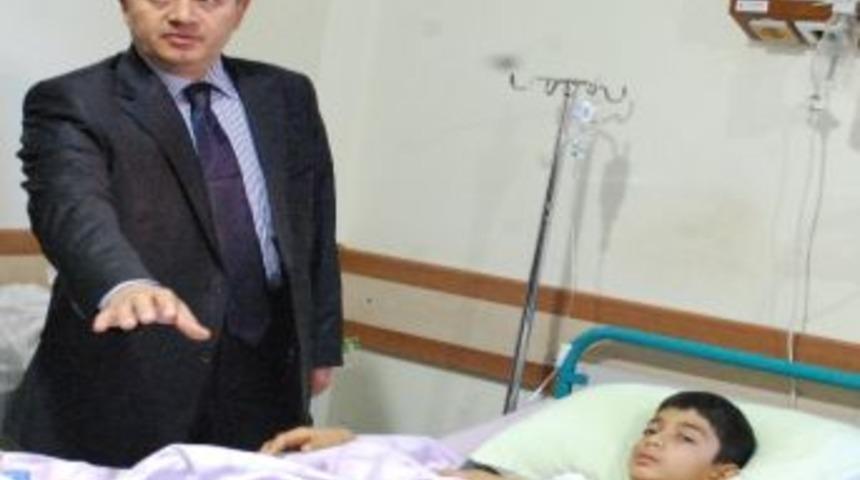 Kaymakamdan Yaralı &Ouml;ğrenciye Ziyaret