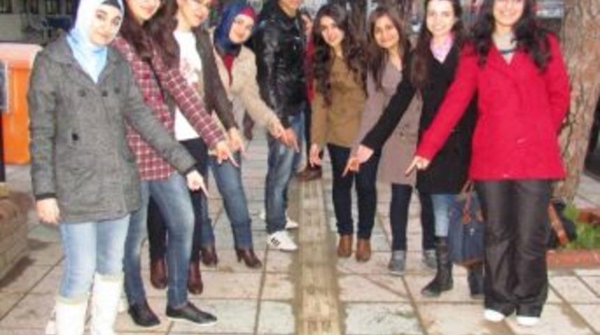 &Ouml;demiş'te Kaldırımlar G&ouml;rme Engelliler İ&ccedil;in D&uuml;zenleniyor