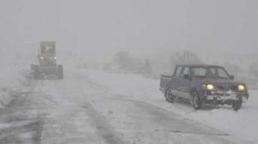 Elazığ'da 441 k&ouml;y yolu ulaşıma kapandı