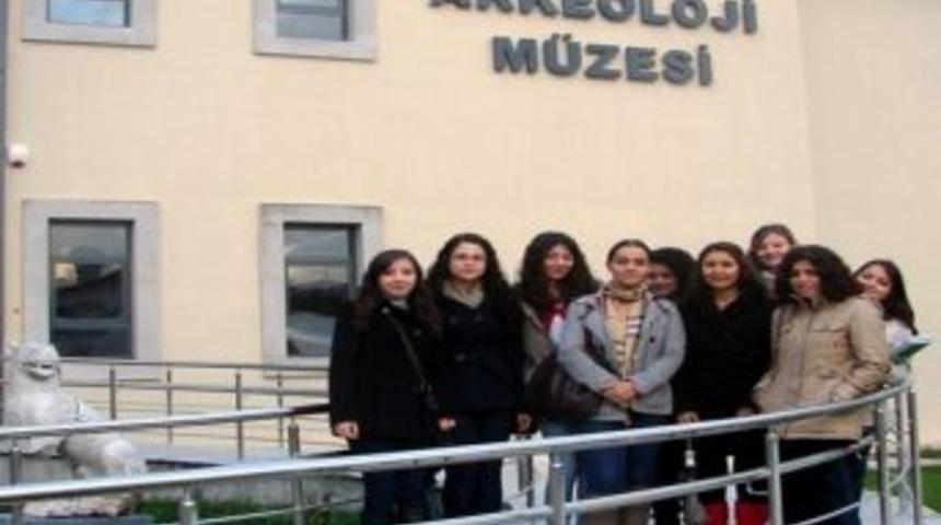 Ad&uuml; Tıp &Ouml;ğrencileri Aydın Arkeoloji M&uuml;zesi&rsquo;nde İnsanları Tanıyor