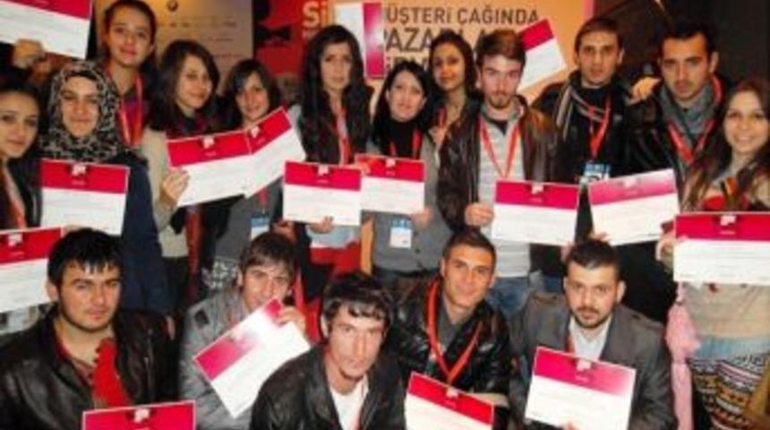 Pazarlama B&ouml;l&uuml;m&uuml; &Ouml;ğrencileri Pazarlama Zirvesine Katıldı