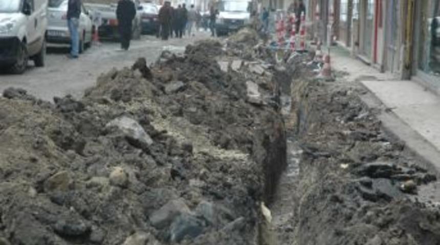 Şehit Pilot Ulaş T&uuml;rk Caddesi`nde Elektrik Telleri Yer Altına Alınıyor