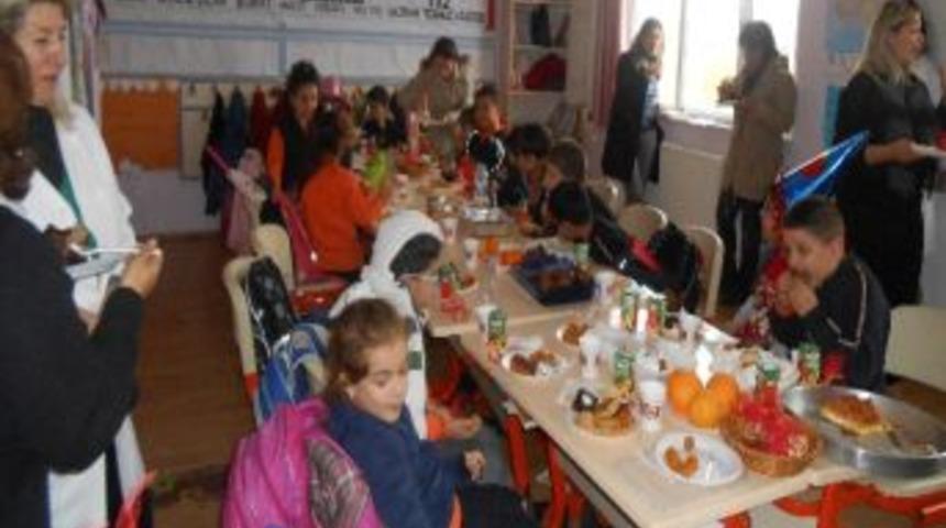 &Ouml;ğrencilerden Yerli Malı Haftası Kutlaması