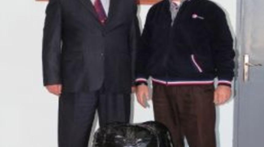 Liseli Gen&ccedil;ler 10 Kilo Mavi Kapak Topladı