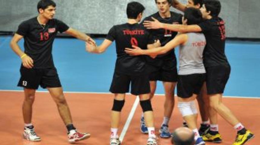 Voleybol Yıldız Erkek Avrupa Şampiyonası Hazırlıklarını S&uuml;rd&uuml;r&uuml;yor