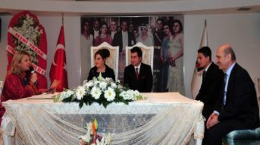 &Ccedil;evre Ve Şehircilik Bakanı Bayraktar, Koruma Polisi Burak Meydan'ın Nikah Şahidi Oldu