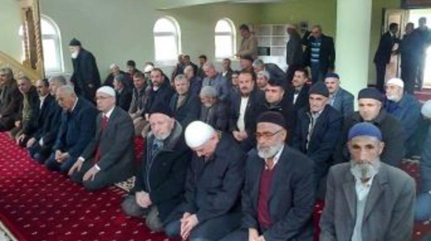 &Uuml;&ccedil; Ayda Yapılan Cami İbadete A&ccedil;ıldı