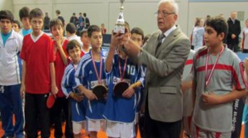 Safvet Koleji Masa Tenisinde İneg&ouml;l Birincisi Oldu