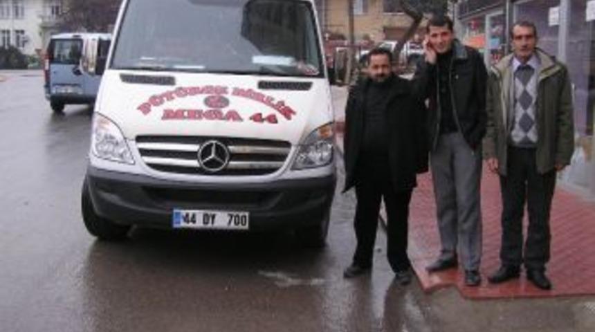 İki İl&ccedil;e Karayolunun Kar Nedeniyle Kapalı Olması, Yolcuları Mağdur Ediyor