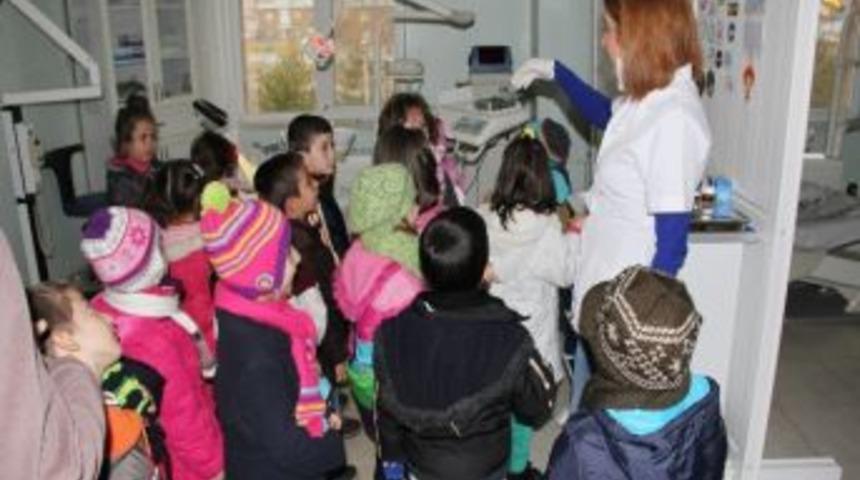 Anaokulu &Ouml;ğrencilerinden Diş Hekimi Ziyareti