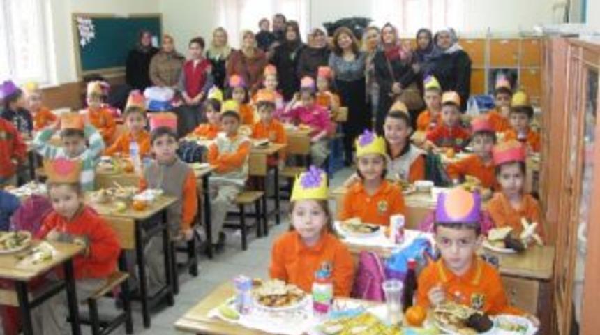 Minik &Ouml;ğrenciler Yerli Malı Haftası'nı Kutladı