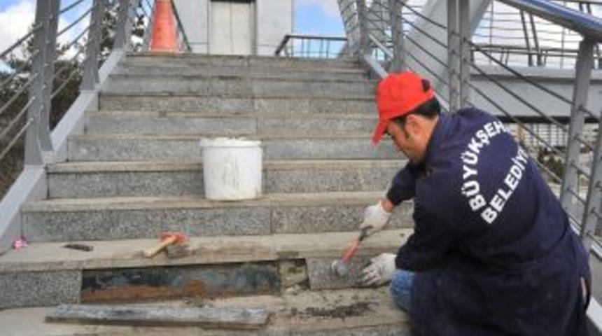 Kent Estetiği Dairesi Başkanlığı Ekiplerinden Aralıksız Temizlik Hizmeti