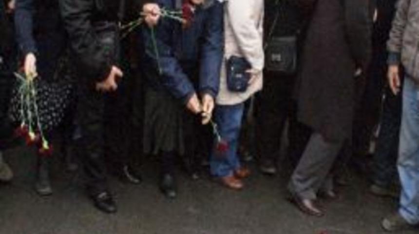 'Hayata D&ouml;n&uuml;ş'&uuml; Kapatılan Cezaevi &Ouml;n&uuml;nde Protesto Ettiler