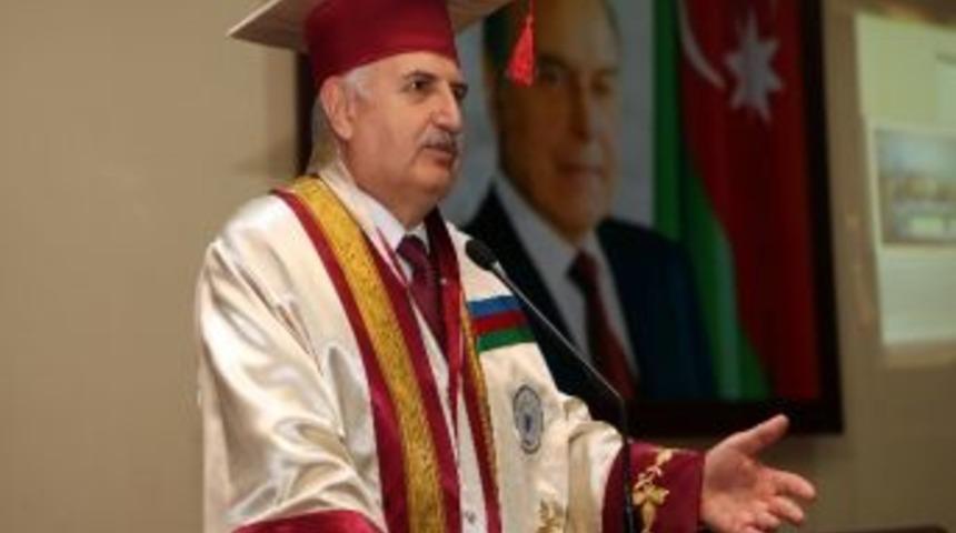 Nahcivan Devlet &Uuml;niversitesi, Prof. Dr. Hikmet Ko&ccedil;ak'a "fahri Doktora Diploması" Verdi