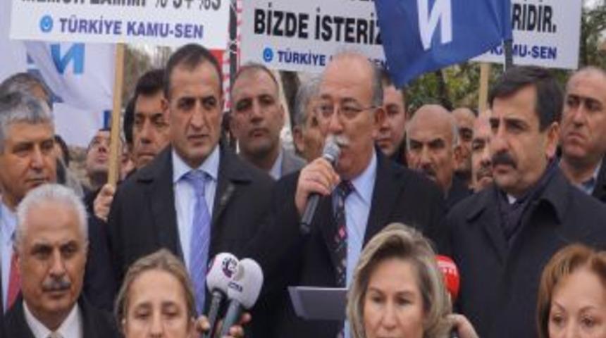 T&uuml;rkiye Kamu-Sen, 2013 Yılı B&uuml;t&ccedil;esine Meclis &Ouml;n&uuml;nde 'hayır' Dedi