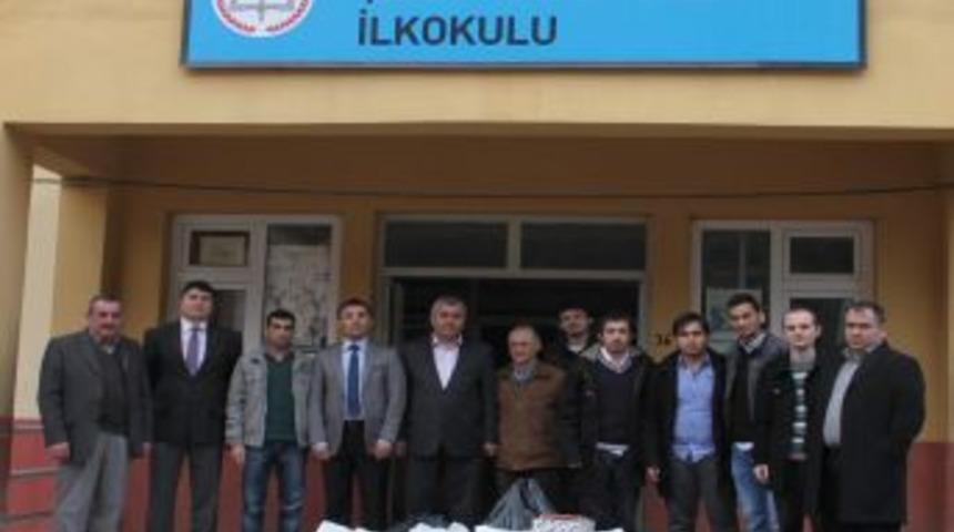 BE&Uuml; &Ouml;ğrencileri Ve ESDER'den Ilk&ouml;ğretim Okuluna Kitap Yardımı