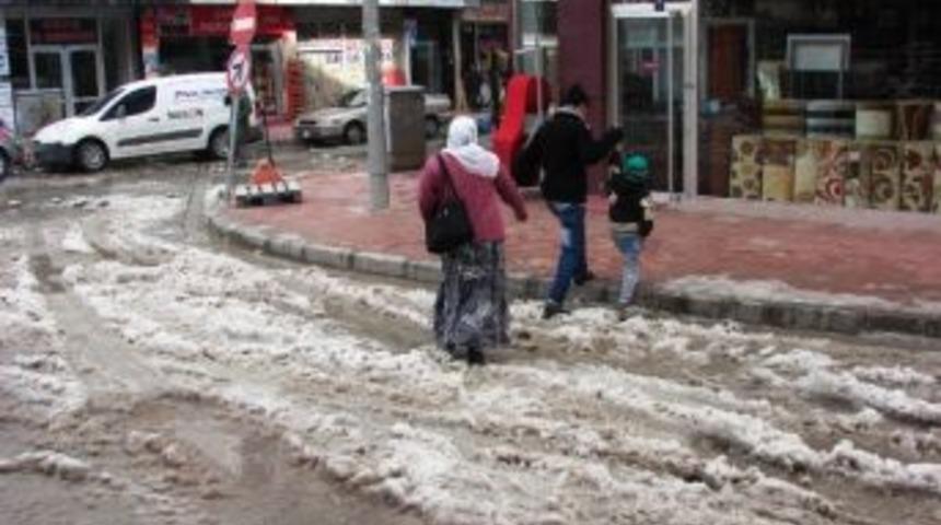 Kar Suları Eridi Vatandaş Ne Yapacağını Şaşırdı
