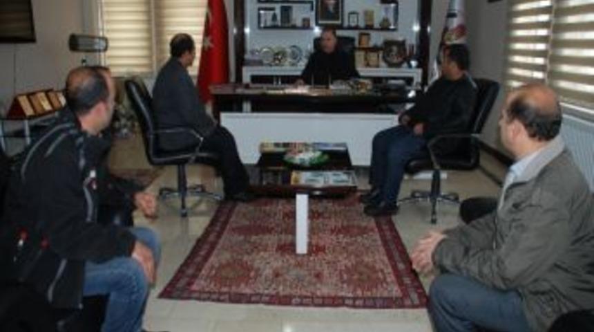 Mahalle Halkından Başkan Alaydın'a Teşekk&uuml;r Plaketi