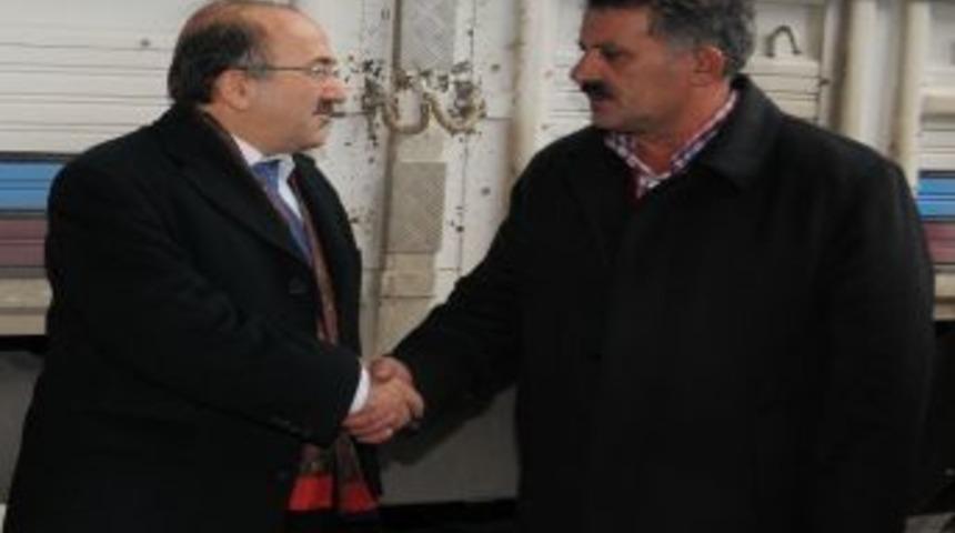 Başkan G&uuml;mr&uuml;k&ccedil;&uuml;oğlu&rsquo;ndan Hal Esnafına Ziyaret