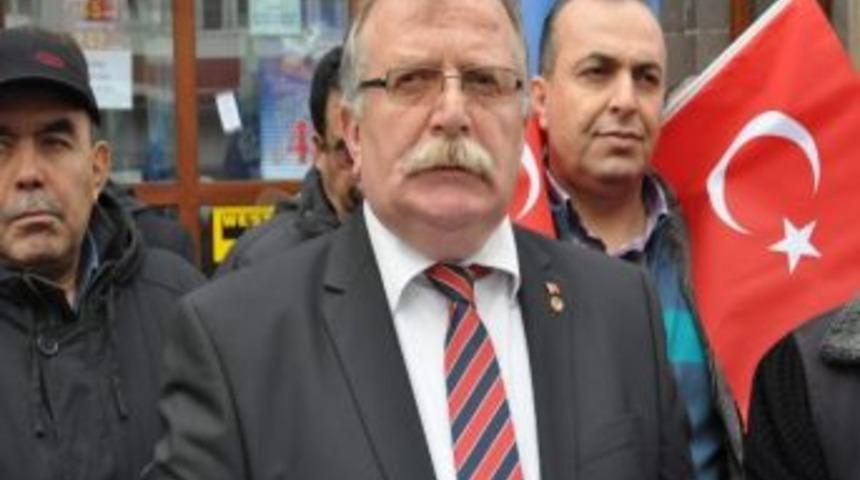 Memurlar 2013 Yılı B&uuml;t&ccedil;esinde &Ouml;ng&ouml;r&uuml;len Zam Miktarını Protesto Etti