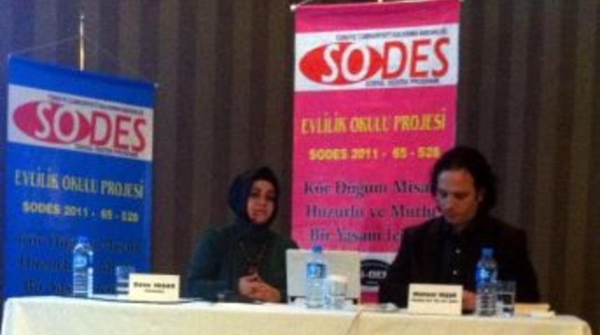 Van&rsquo;da &lsquo;aile İ&ccedil;i İletişim Ve &Ccedil;ocuk Eğitimi&rsquo; Paneli