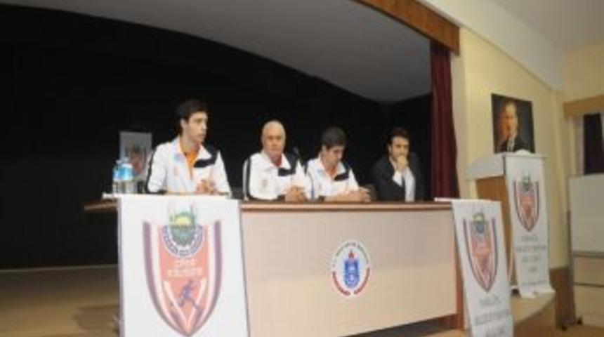 &Ouml;ğrencilere Salon Sporları Anlatılıyor