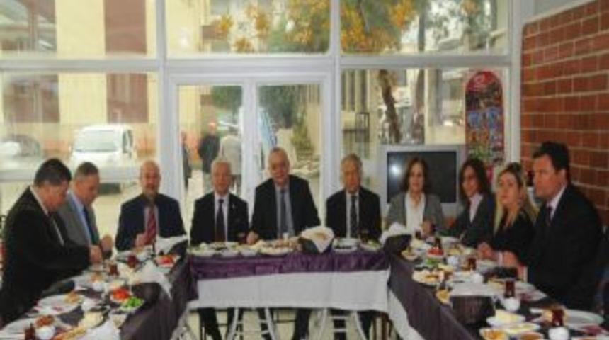 Manisa Belediyesi'ne Hizmet Teşekk&uuml;r&uuml;