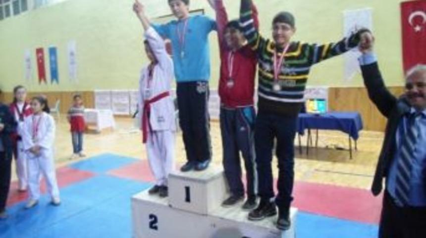 Sorgun Belediyespor Tekvando Takımı Erbaa&rsquo;da 13 Madalya Aldı