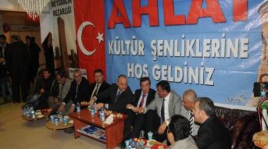 Manisa&rsquo;nın Renkleri Plaketle &Ouml;d&uuml;llendirildi