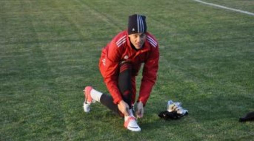 Kayserispor Başiktaş Ma&ccedil;ına H&uuml;cum Ağırlıklı &Ccedil;ıkacak