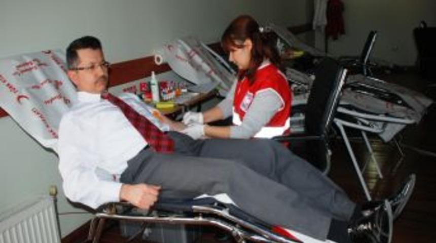 Valilik Personelinden Kan Bağışı