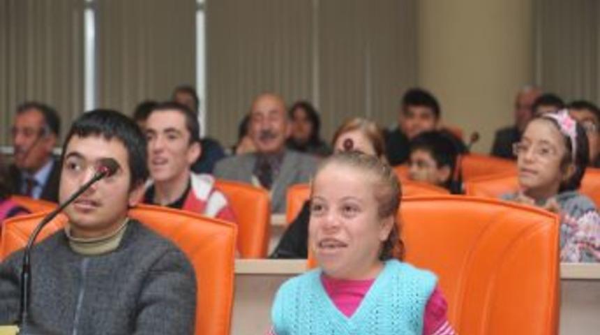 Başkan T&uuml;t&uuml;nc&uuml;, Engelli &Ouml;ğrencilere Ders Verdi