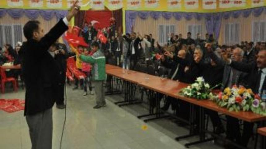 Suriyeli T&uuml;rkmenler Mhp Gecesinde Eğlendi