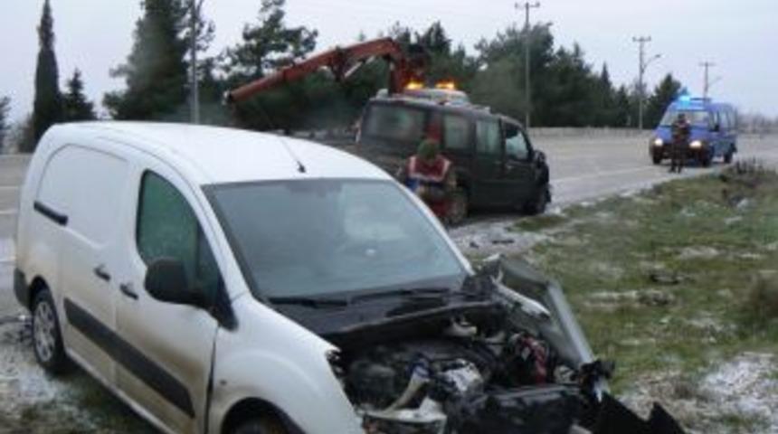 Keşan&rsquo;da Trafik Kazası: İkisi Ağır, 3 Yaralı