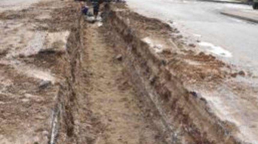 Kuşadası Sahilinde Yağmur Suyu Hattı Yenileniyor