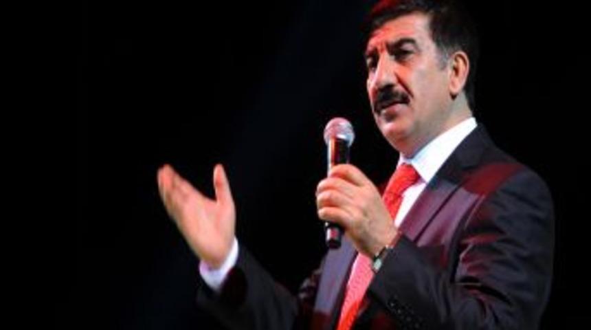 Reşit Muhtar, Kırık Mızrap'ın S&ouml;zleriyle Duygu Seli Oluşturdu