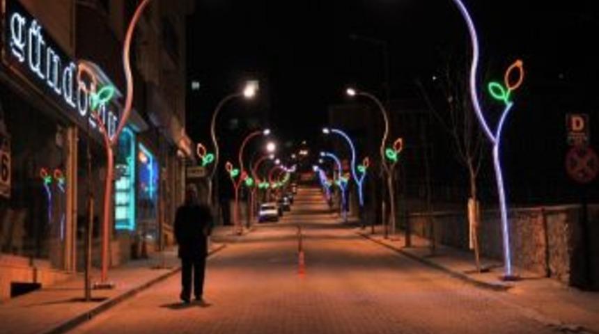 G&uuml;m&uuml;şhane&rsquo;de Aydınlatma &Ccedil;alışmaları