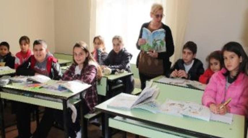 G&ouml;&ccedil;menler Derneği'nde Ders Başladı