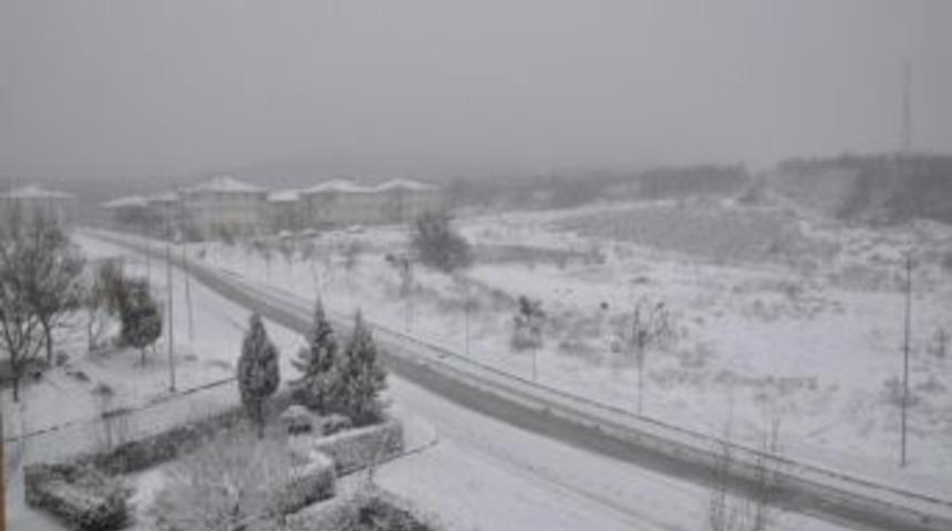 Yalova'da Yılın İlk Karı Yağdı