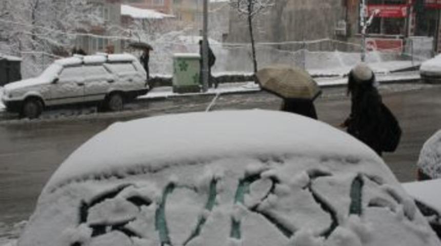 Bursa&rsquo;ya Mevsimin Ilk Karı Yağdı