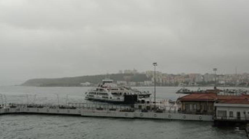 &Ccedil;anakkale&rsquo;de Fırtına Sebebiyle Feribot Seferleri Iptal Edildi