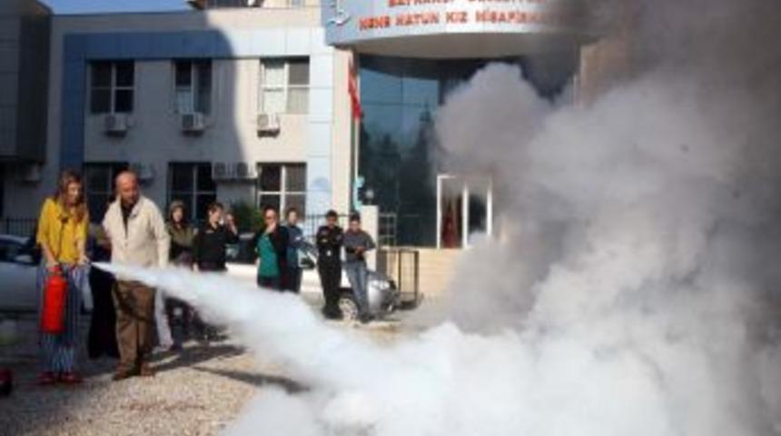 Bayraklı&rsquo;da &Ouml;ğrencilere Y&ouml;nelik Yangın Tatbikatı Yapıldı