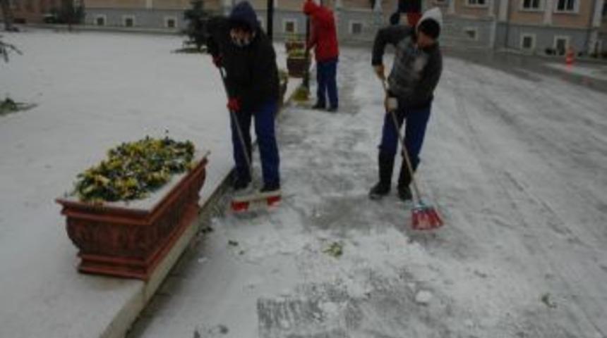 Tekirdağ&rsquo;da Kar Yağışı Etkili Oluyor