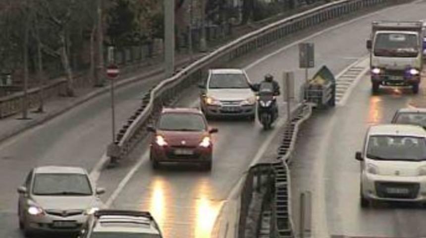 Sorumsuz S&uuml;r&uuml;c&uuml;lerin E-5&rsquo;e Akla Ziyan Girme Yarışı