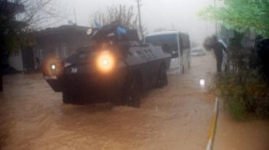Şiddetli Yağış Adıyaman'ı G&ouml;le &Ccedil;evirdi