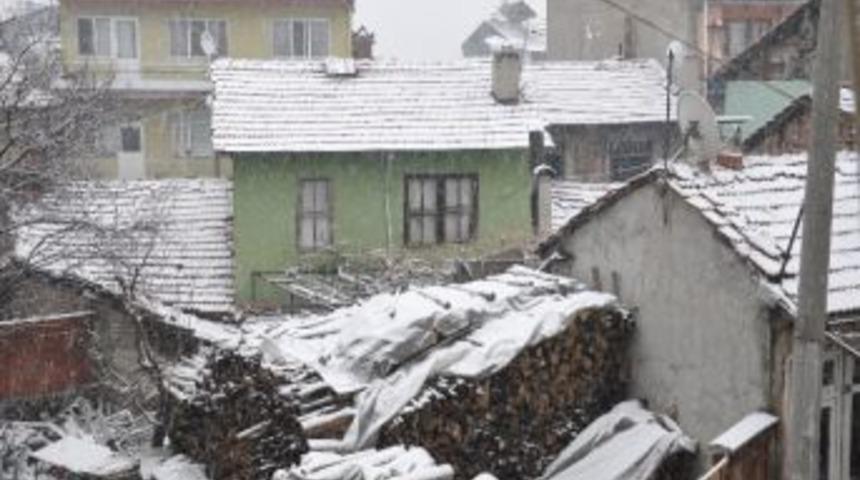 Dursunbey'e Mevsimin İlk Karı D&uuml;şt&uuml;