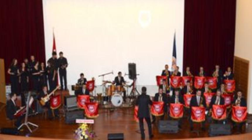 Armoni Yıldızları Orkestrası Me&uuml;&rsquo;de Konser Verdi