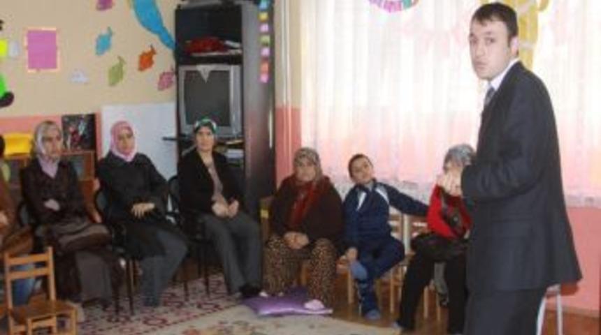 Saruhanlı&rsquo;da Anasınıfı Velilerine Seminer Verildi