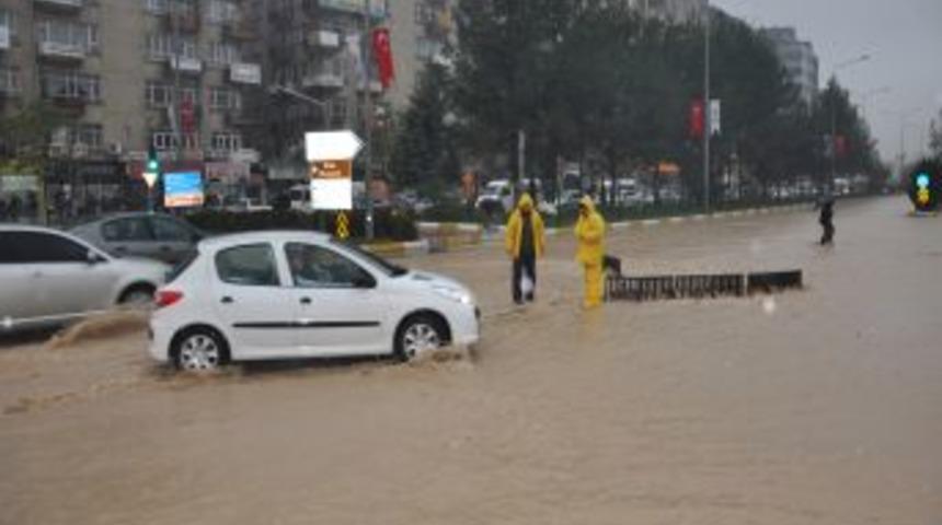 Adıyaman'da Sağanak Yağış Nedeniyle Okullar Tatil Edildi